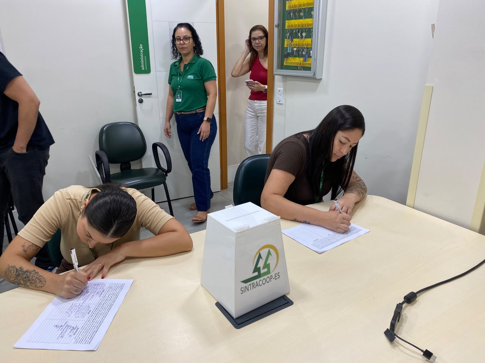 TRABALHADORES DA UNIMED VITÓRIA APROVAM ADITIVO DO ACORDO COLETIVO COM GANHO REAL E NOVAS CONQUISTAS